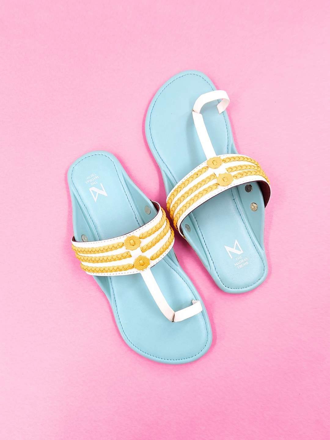 

THE MADRAS TRUNK Women One Toe Flats With Ethnic - Embellished, Blue