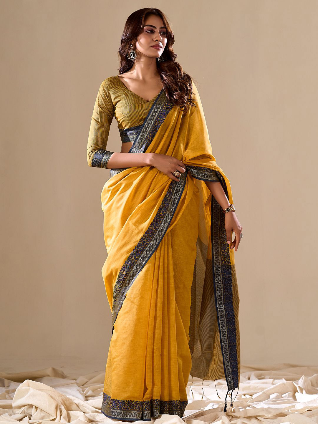 

Panzora Woven Design Solid Saree, Yellow