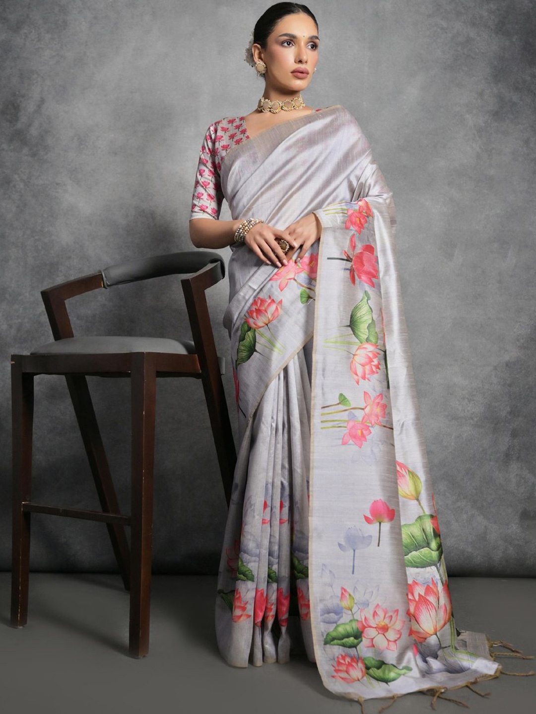 

Panzora Floral Printed Celebrity Saree, Grey