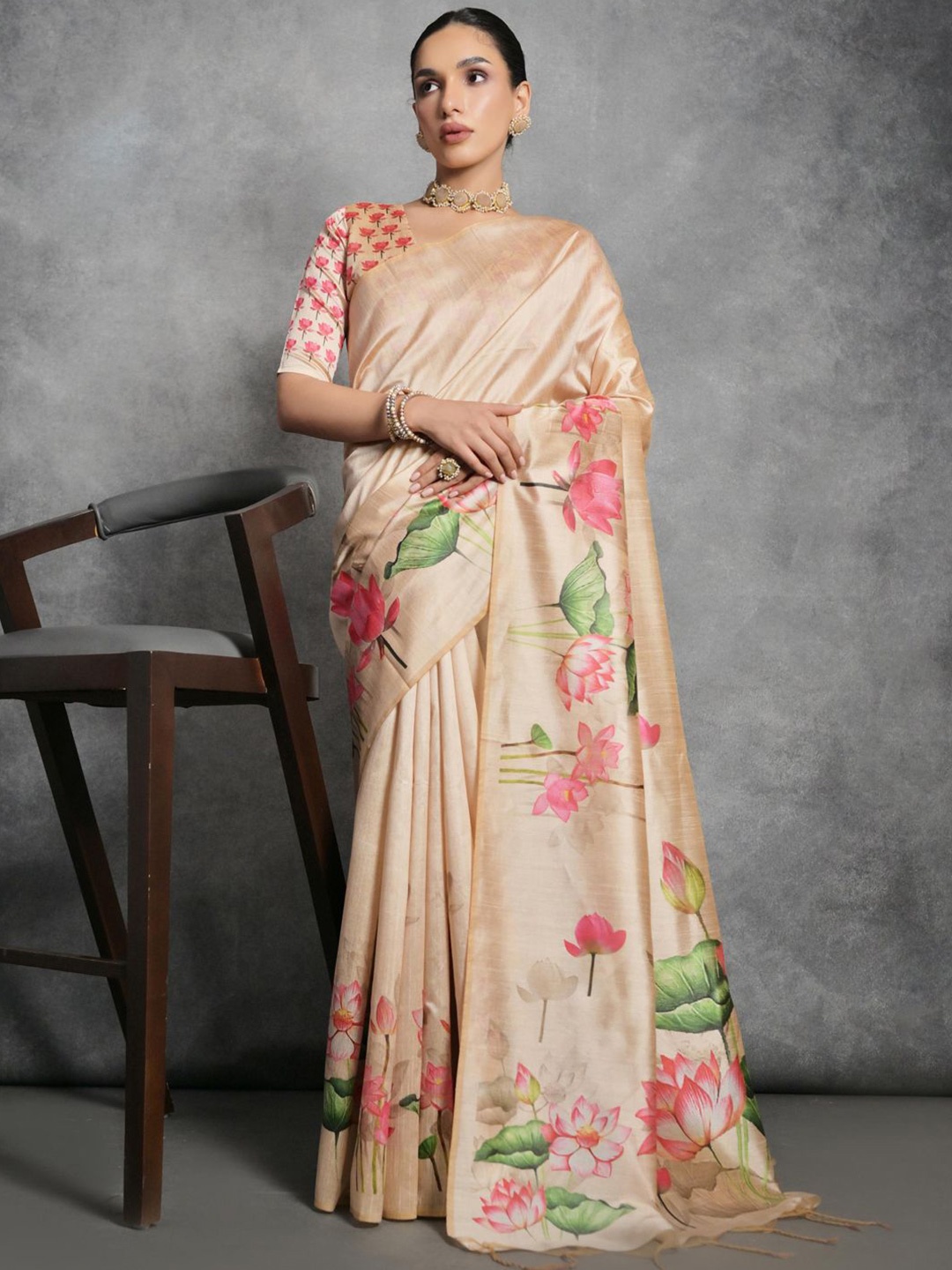 

Panzora Floral Printed Celebrity Saree, Beige
