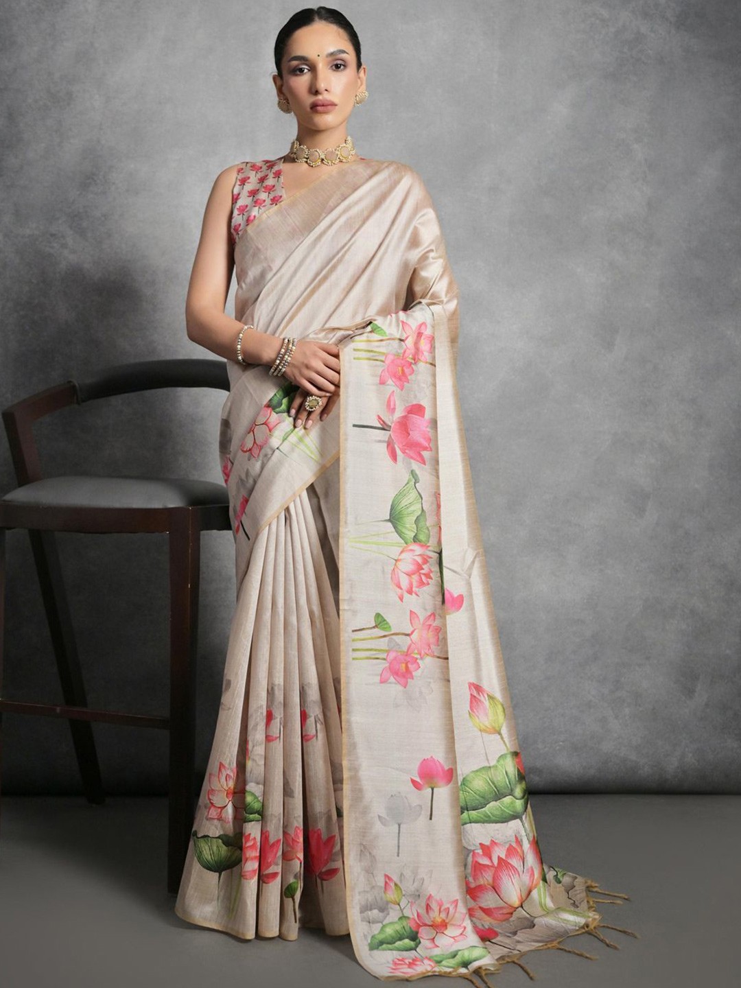 

Panzora Floral Printed Saree, Cream