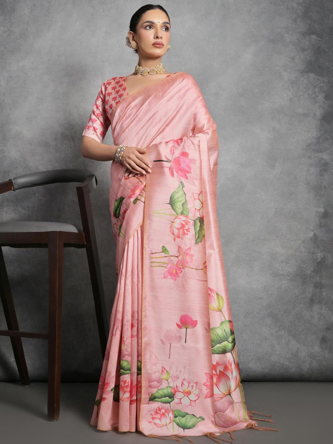 

Panzora Floral Printed Saree, Peach