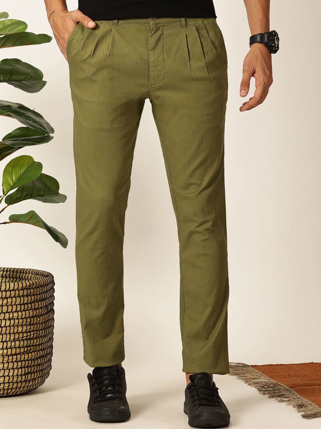 

Mast & Harbour Men Classic Easy Wash Pleated Chinos Trousers, Olive
