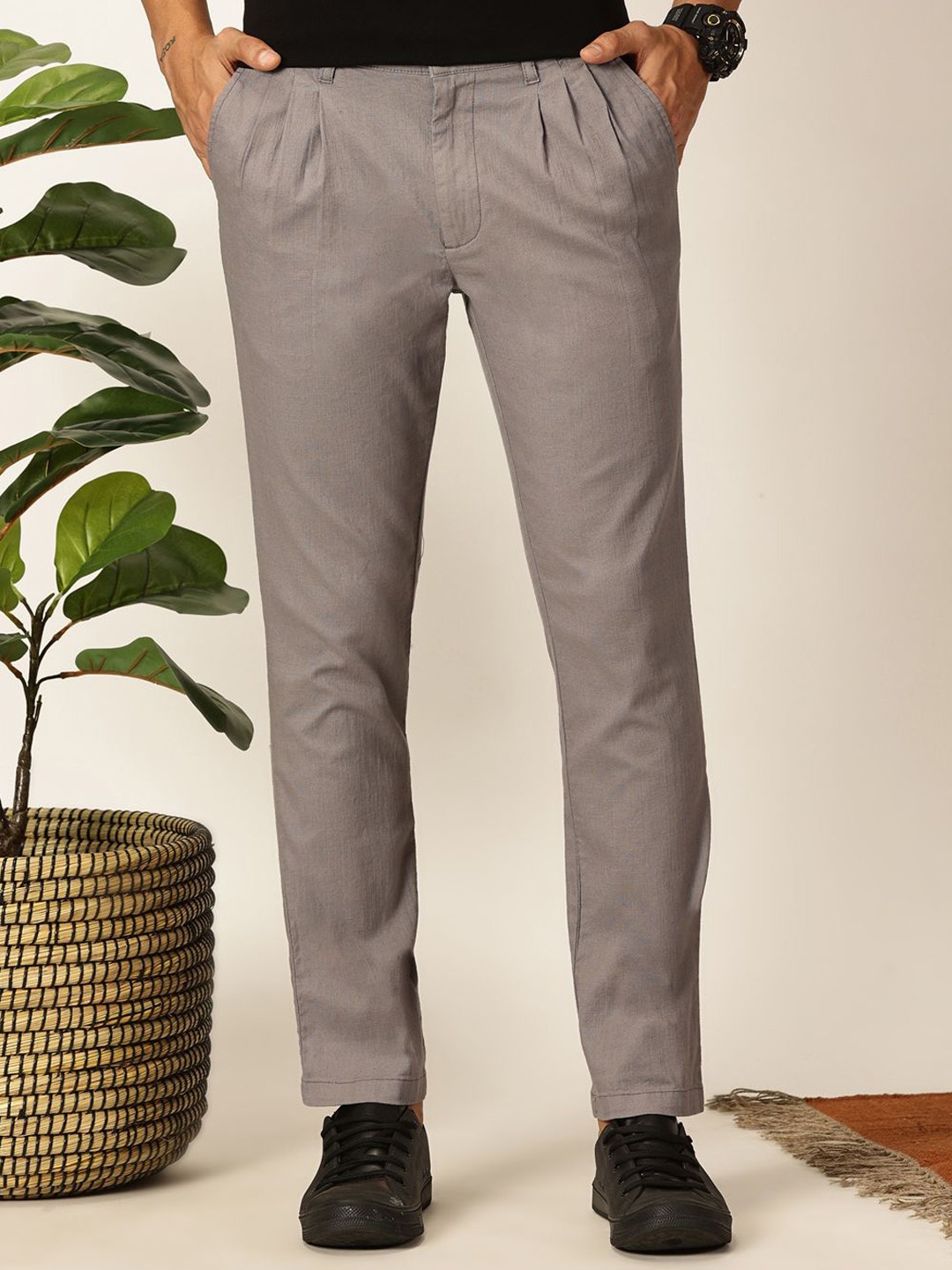 

Mast & Harbour Men Mid-Rise Classic Easy Wash Pleated Trousers, Grey