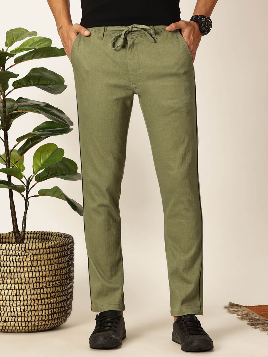 

Mast & Harbour Men Mid-Rise Regular Trousers, Olive