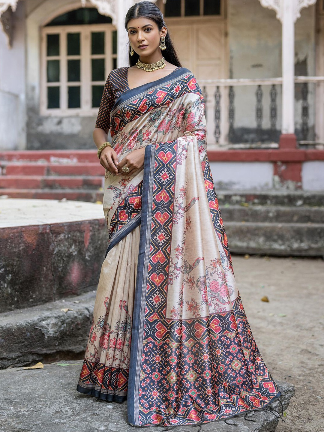 Panzora Ethnic Motifs Printed Saree, Black