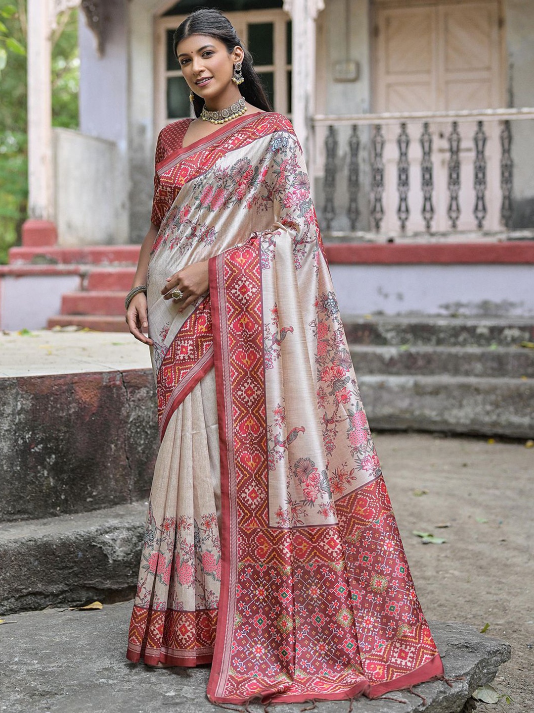 

Panzora Ethnic Motif Saree with Blouse, Cream
