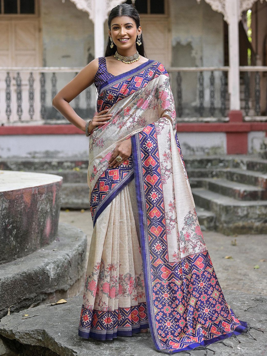 

Panzora Ethnic Motifs Printed Saree, Blue