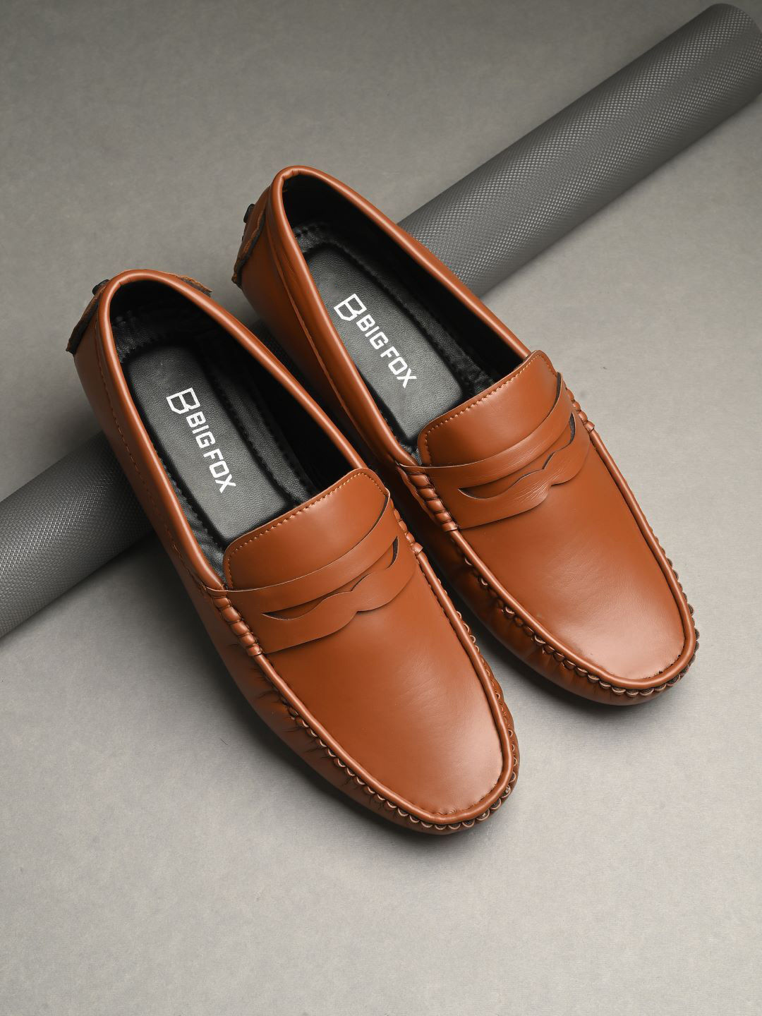 

Big Fox Men Solid PU Loafers, Tan