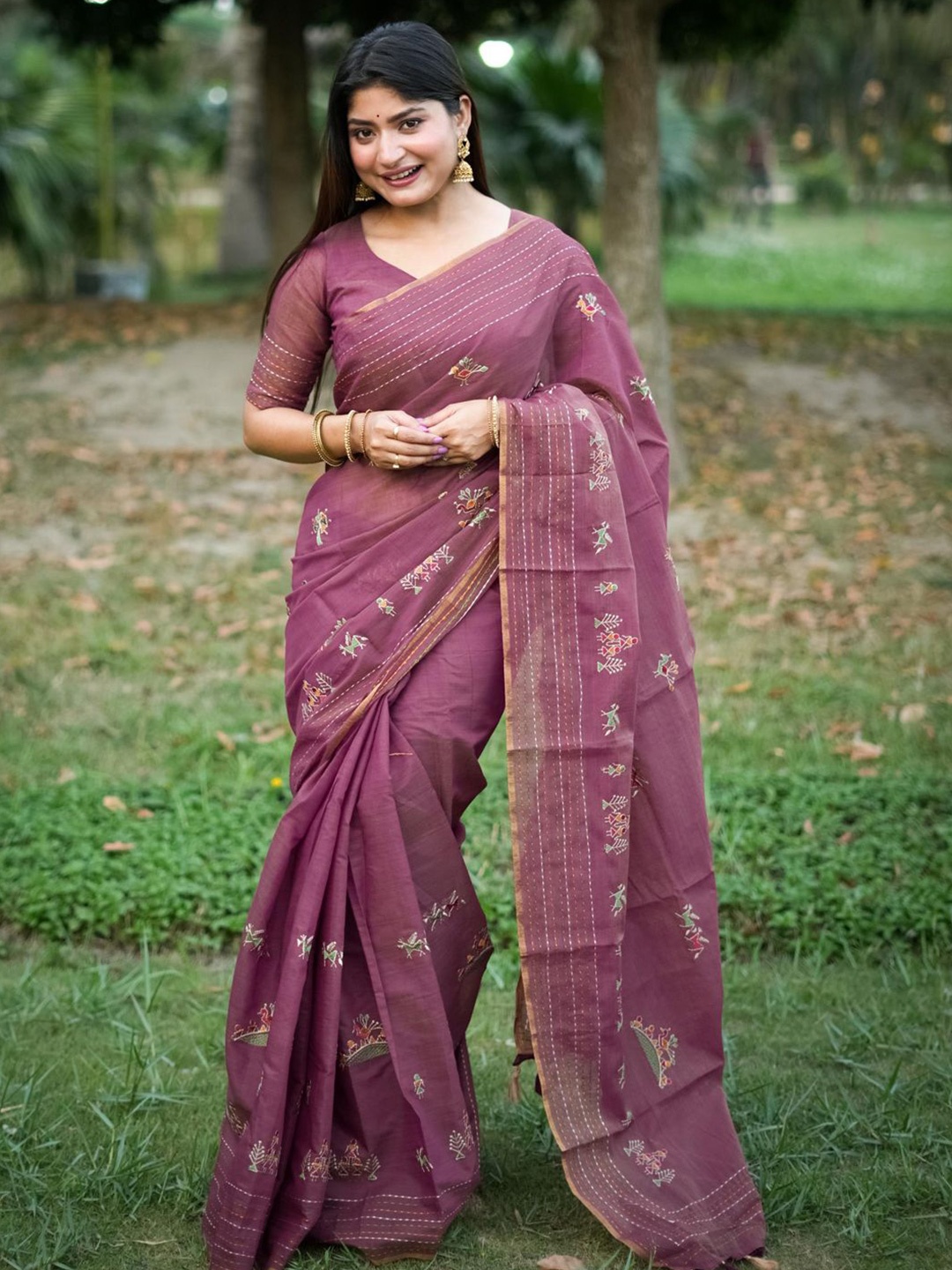 

Mitera Ethnic Motifs Embroidered Tussar Saree, Pink