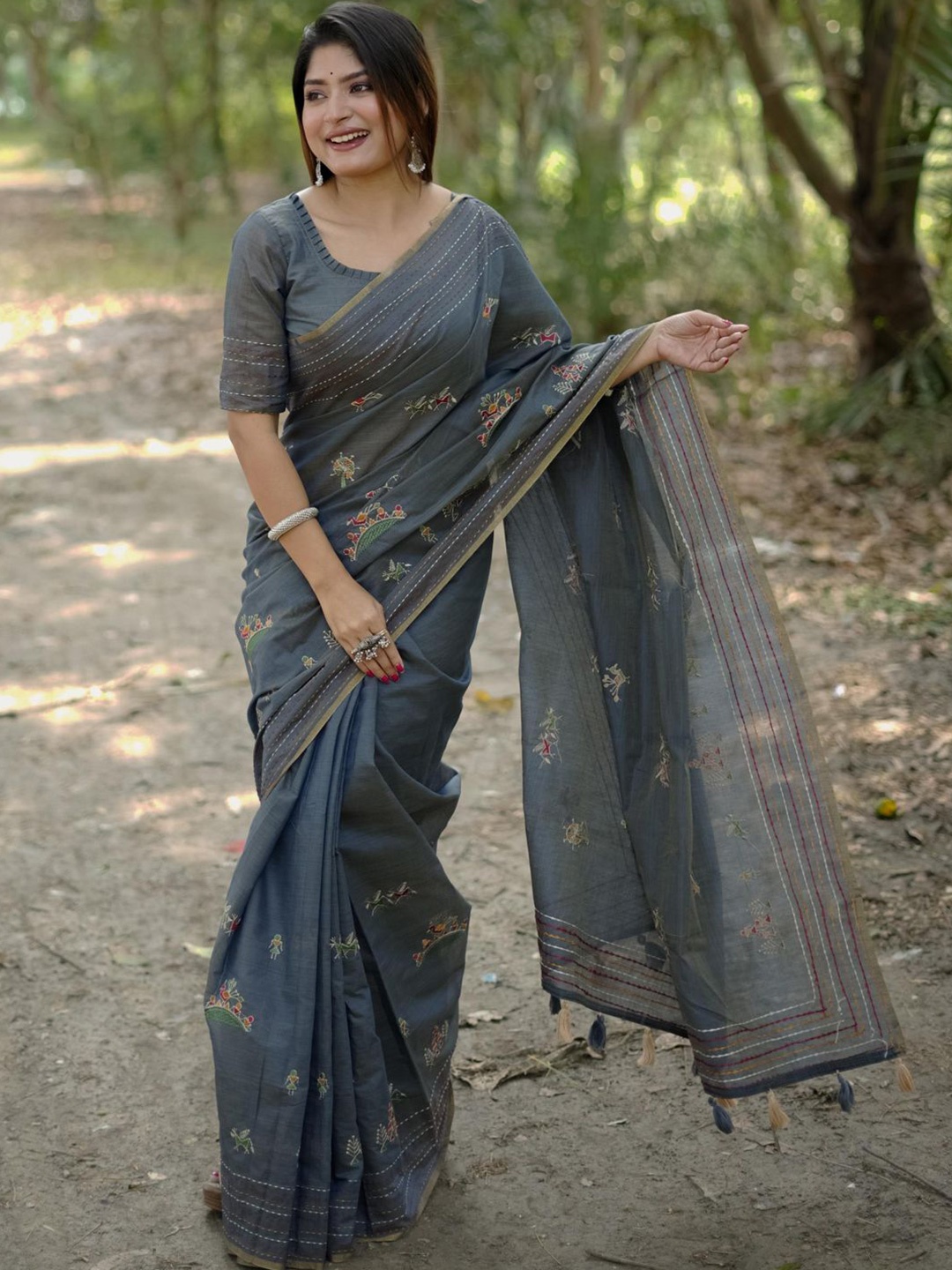 

Mitera Ethnic Motifs Embroidered Tussar Saree, Grey