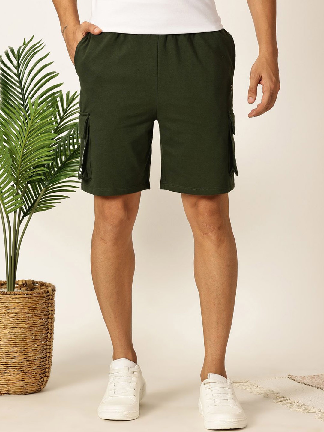 

Mast & Harbour Men Mid-Rise Regular Fit Shorts, Olive