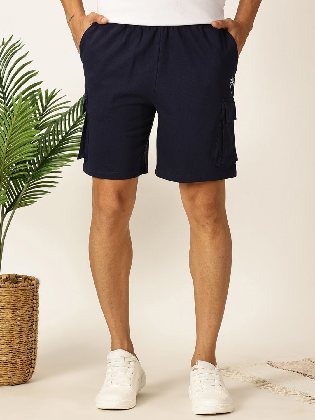 

Mast & Harbour Men Mid-Rise Outdoor Shorts, Navy blue