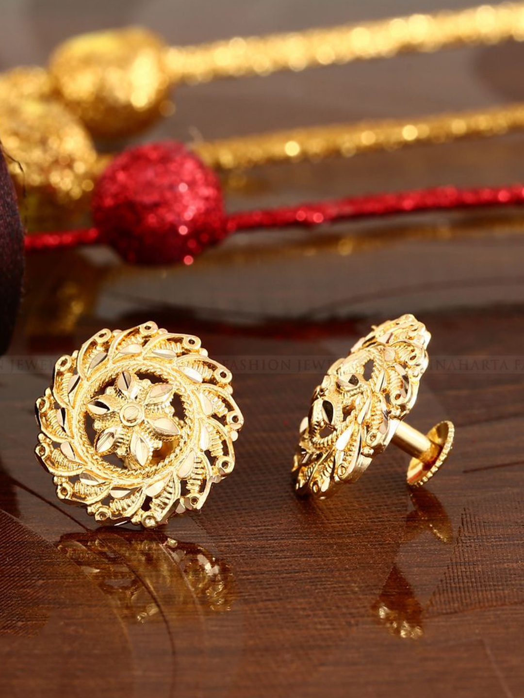 

Vighnaharta Set of 2 Gold-Plated Floral Stud Earrings