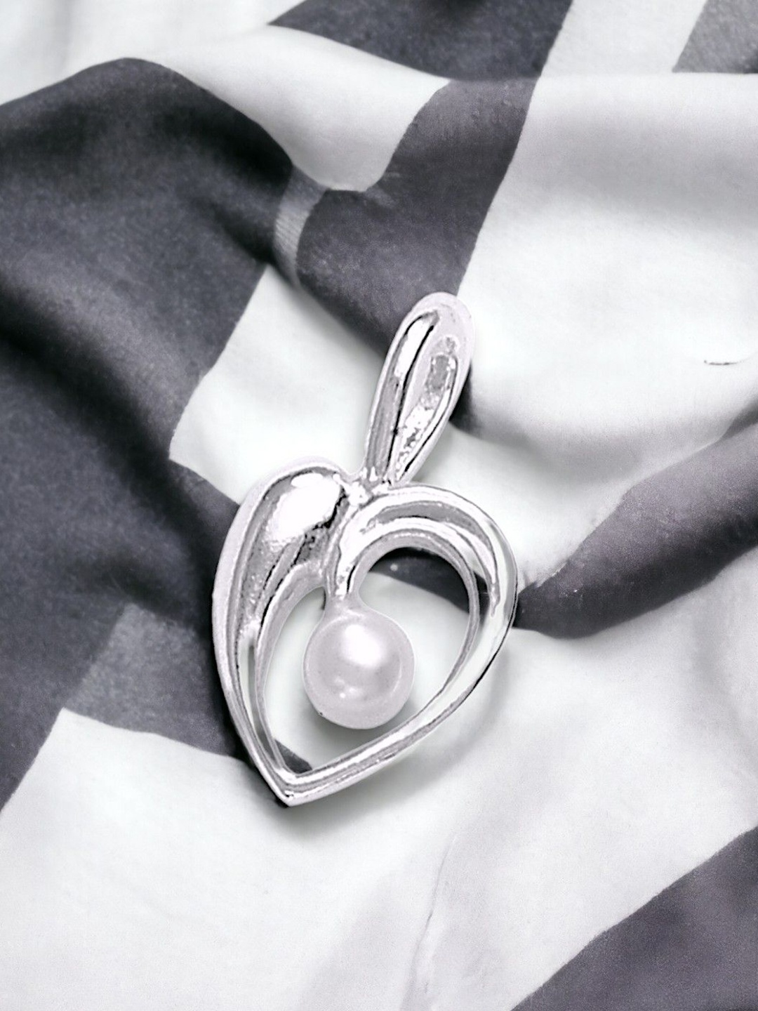 

Taraash 925 Sterling Silver Heart Shaped Pendants