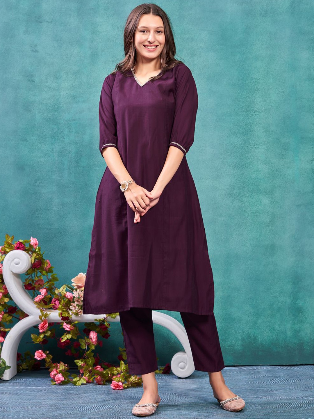 

GOROLY V-Neck Straight Kurta With Palazzo, Purple