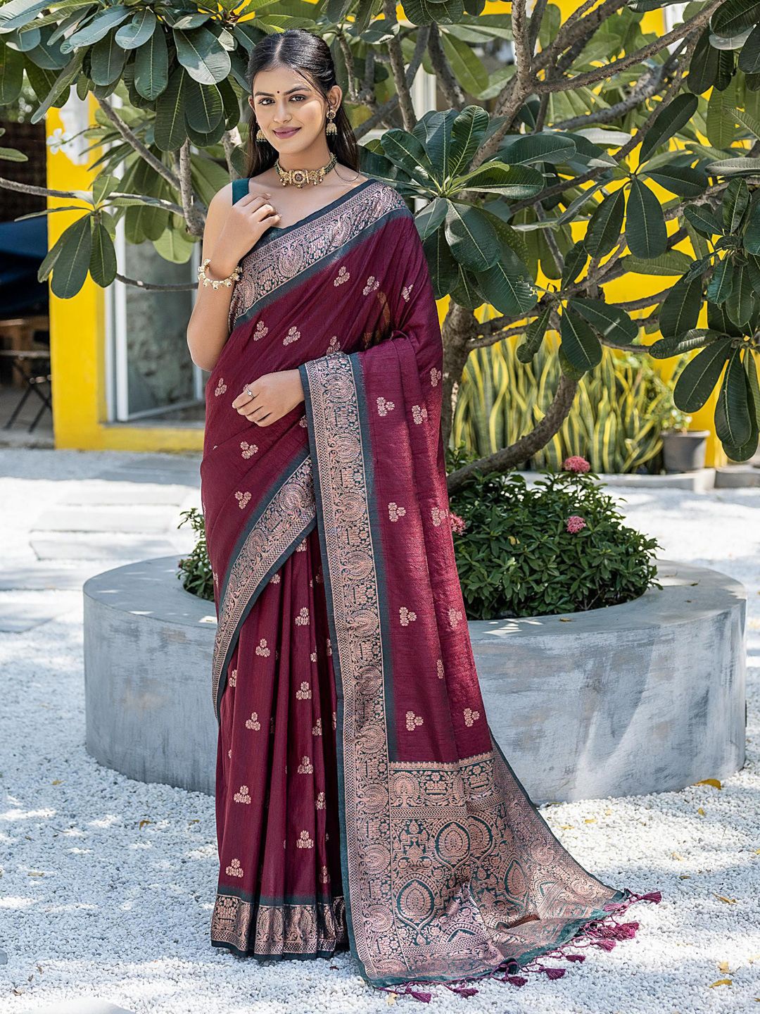 

Panzora Ethnic Motifs Woven Design Zari Saree, Maroon