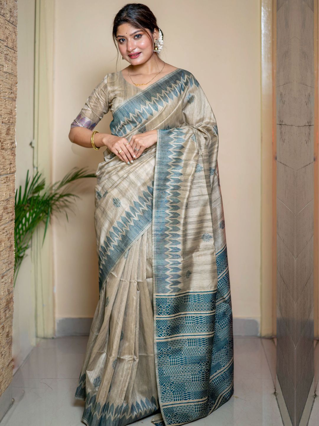 

Mitera Ethnic Motif Tassel Tussar Saree, Teal