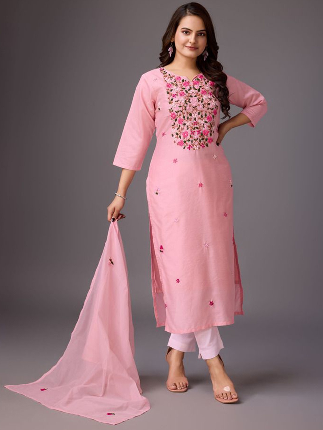 

ADITI ATTIRES Floral Embroidered Notch Neck Kurta Set With Duppatta, Pink