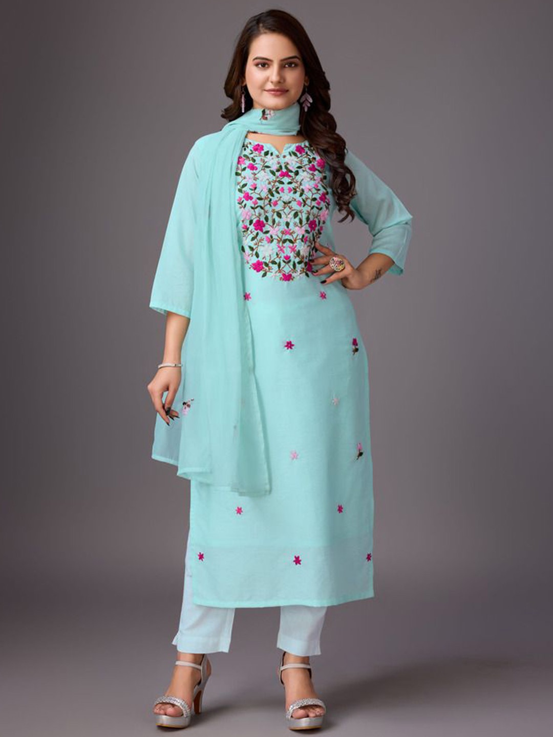 

ADITI ATTIRES Floral Embroidered Notch Neck Kurta Set With Duppatta, Blue