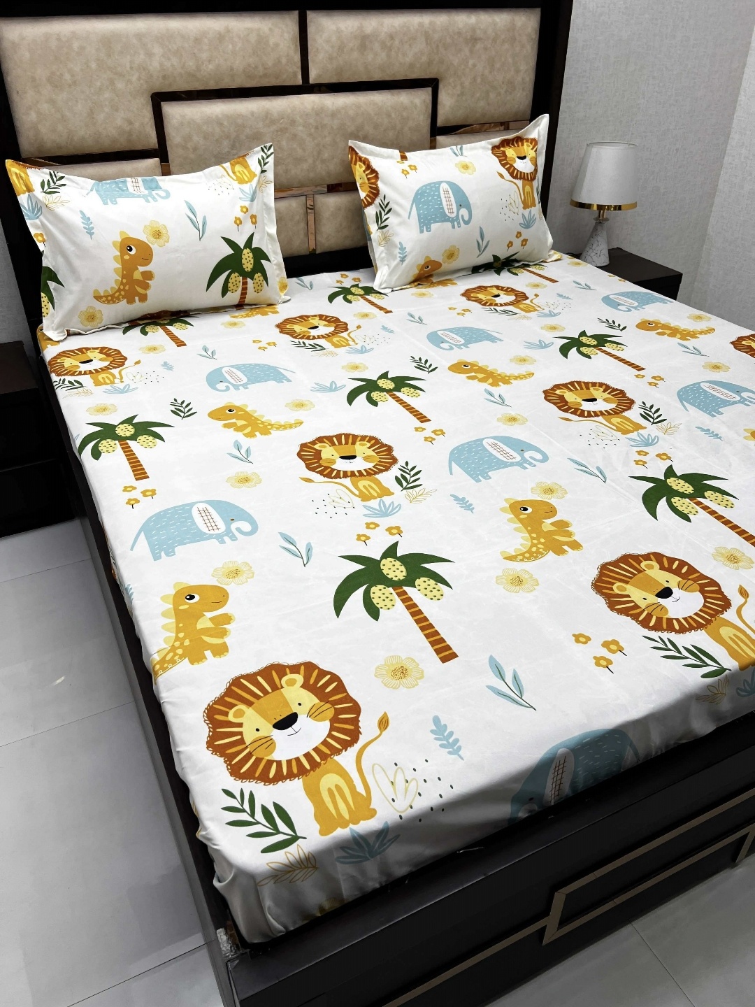 

Pure Decor White Cartoon Characters 250 TC Cotton Queen Bedsheet & 2 Pillow Covers