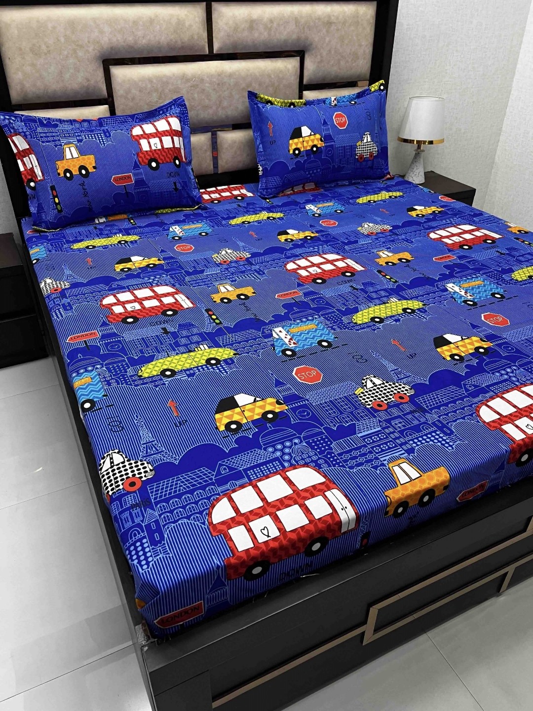 

Pure Decor Blue & White Printed Cotton 250 TC Queen Bedsheet With 2 Pillow Covers