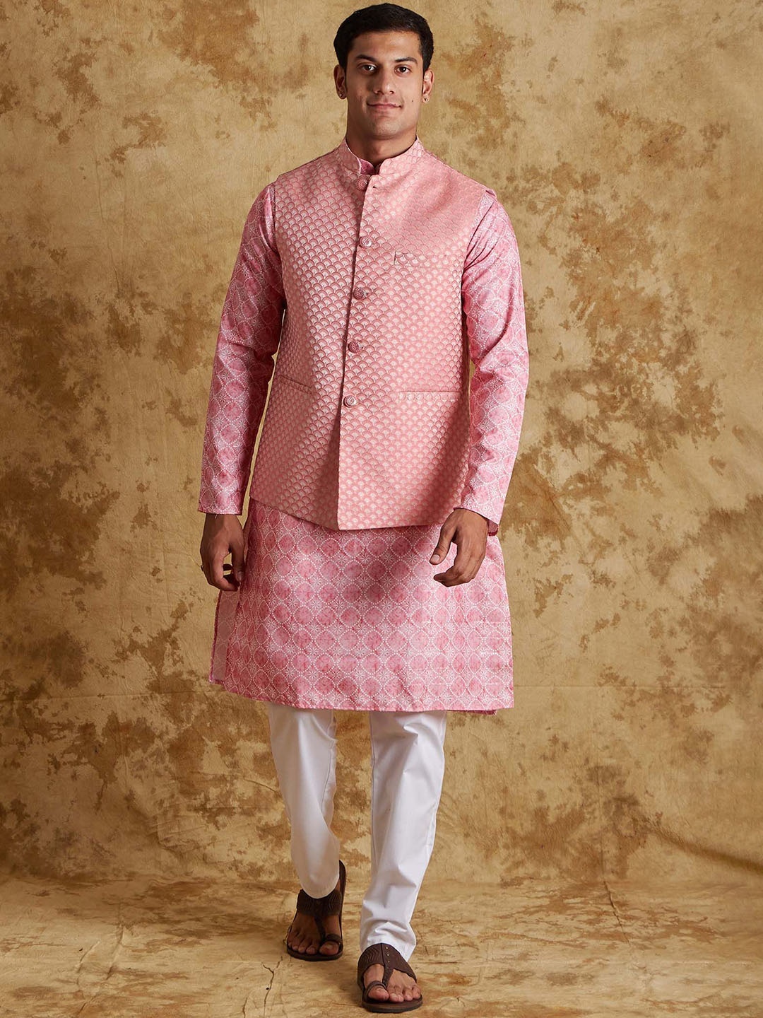 

BLUESAANCHI Floral Printed Mandarin Collar Regular Kurta with Trouser & Nehru jacket, Pink