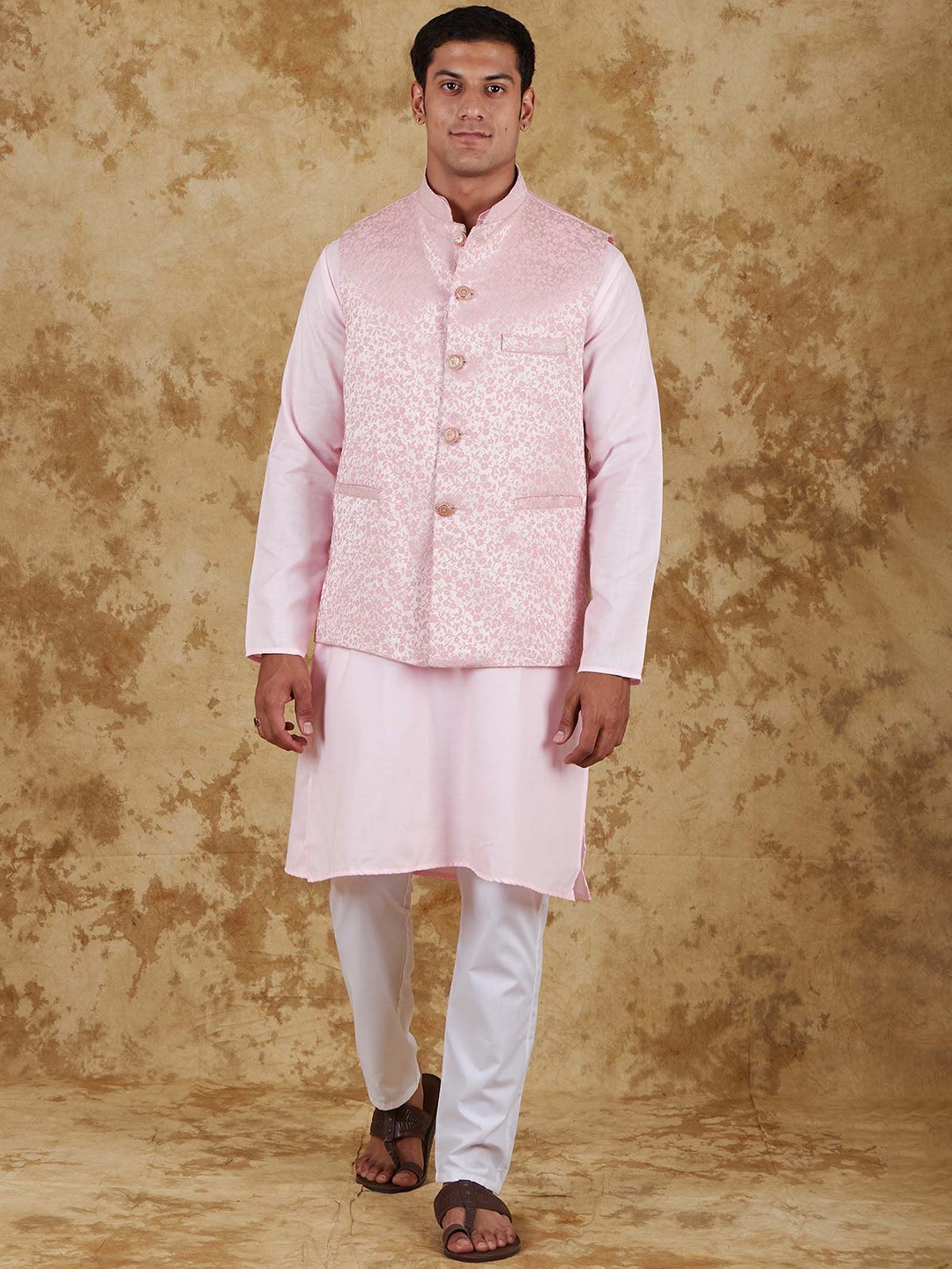 

BLUESAANCHI Mandarin Collar Regular Kurta with Trouser & Nehru jacket, Pink
