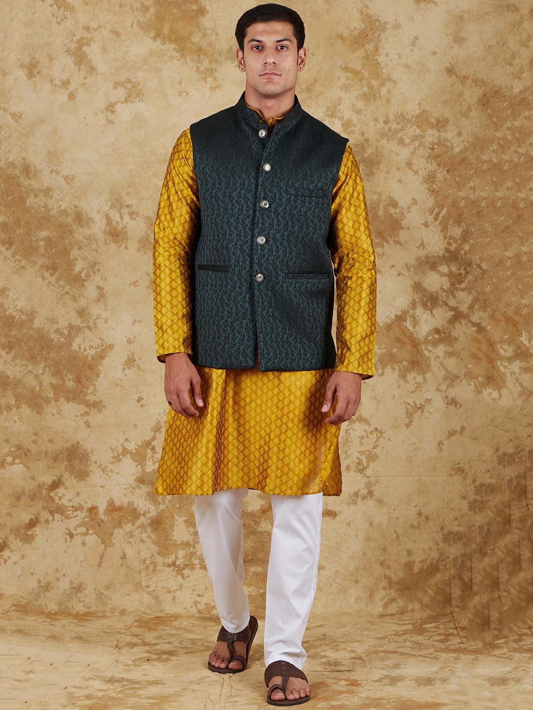 

BLUESAANCHI Floral Woven Design Mandarin Collar Regular Kurta with Trouser & Nehru jacket, Mustard