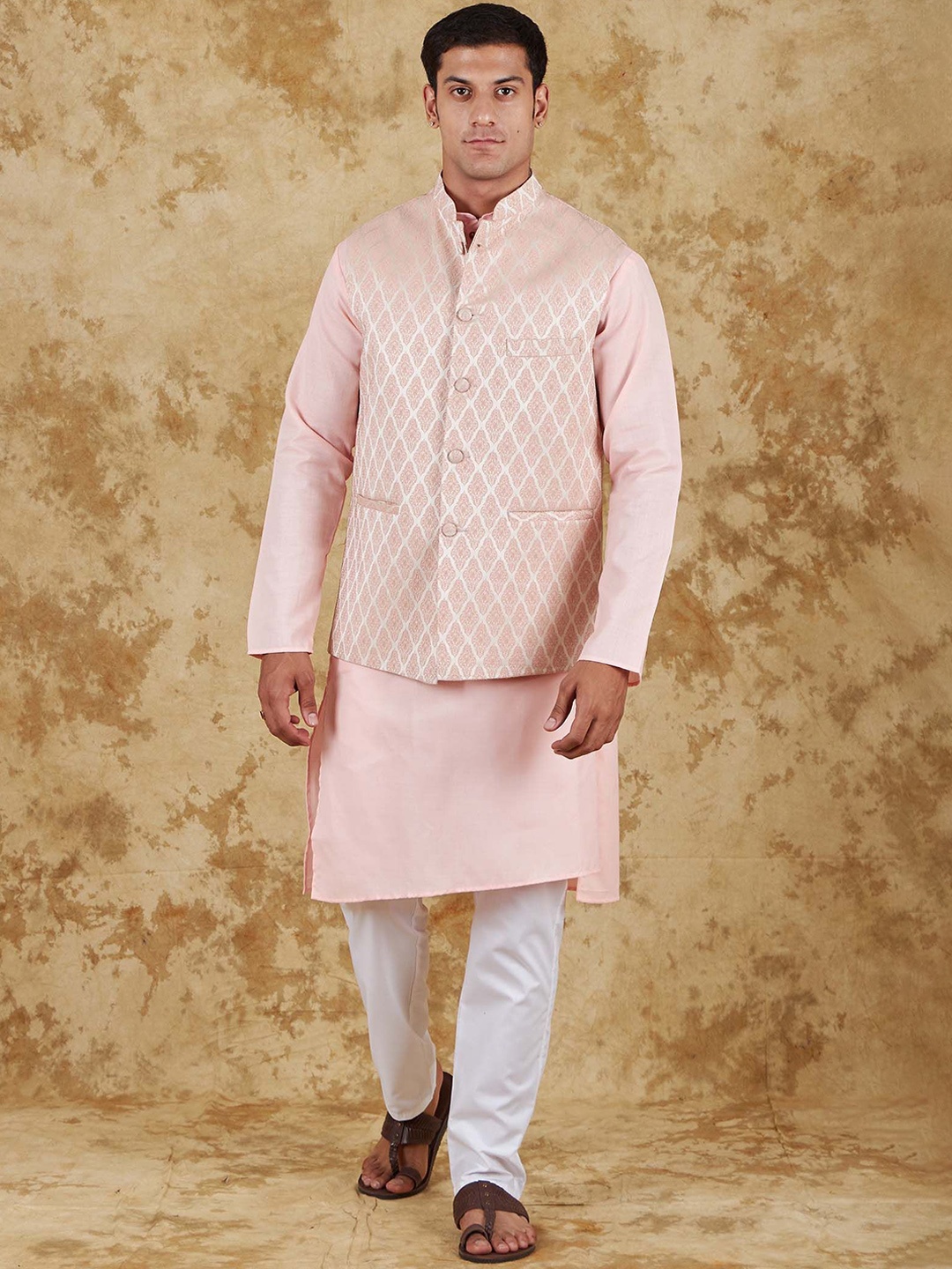 

BLUESAANCHI Mandarin Collar Regular Kurta with Trouser & Nehru jacket, Pink