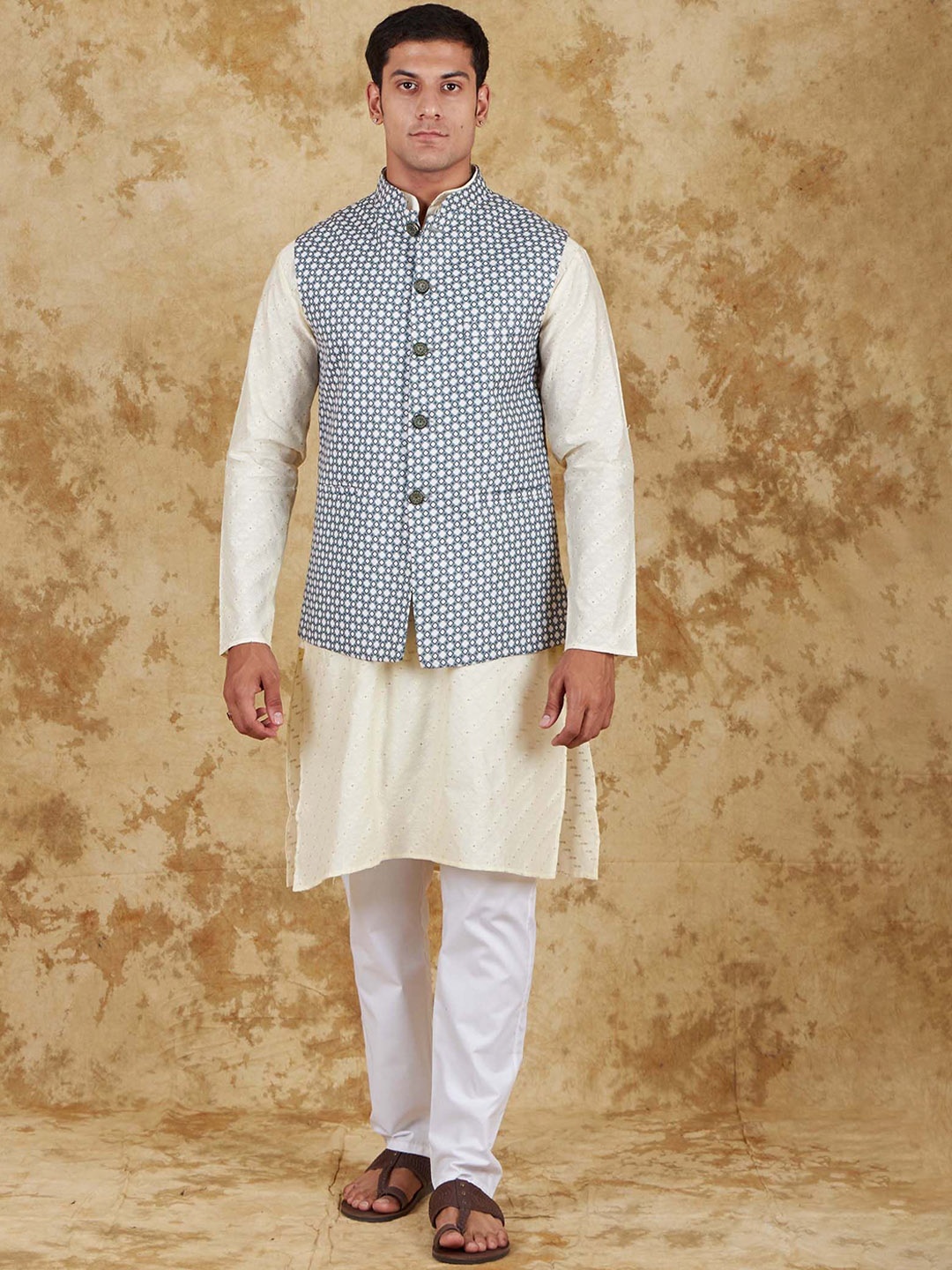 

BLUESAANCHI Geometric Embroidered Thread Work Kurta with Pyjamas & Nehru jacket, Beige