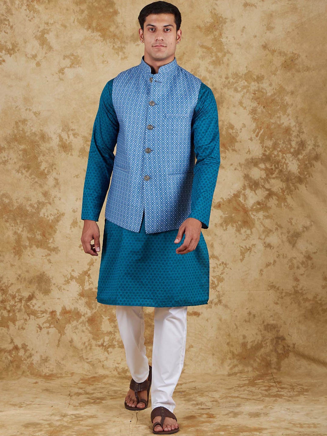 

BLUESAANCHI Ethnic Motifs Printed Mandarin Collar Kurta with Trouser & Nehru jacket, Blue