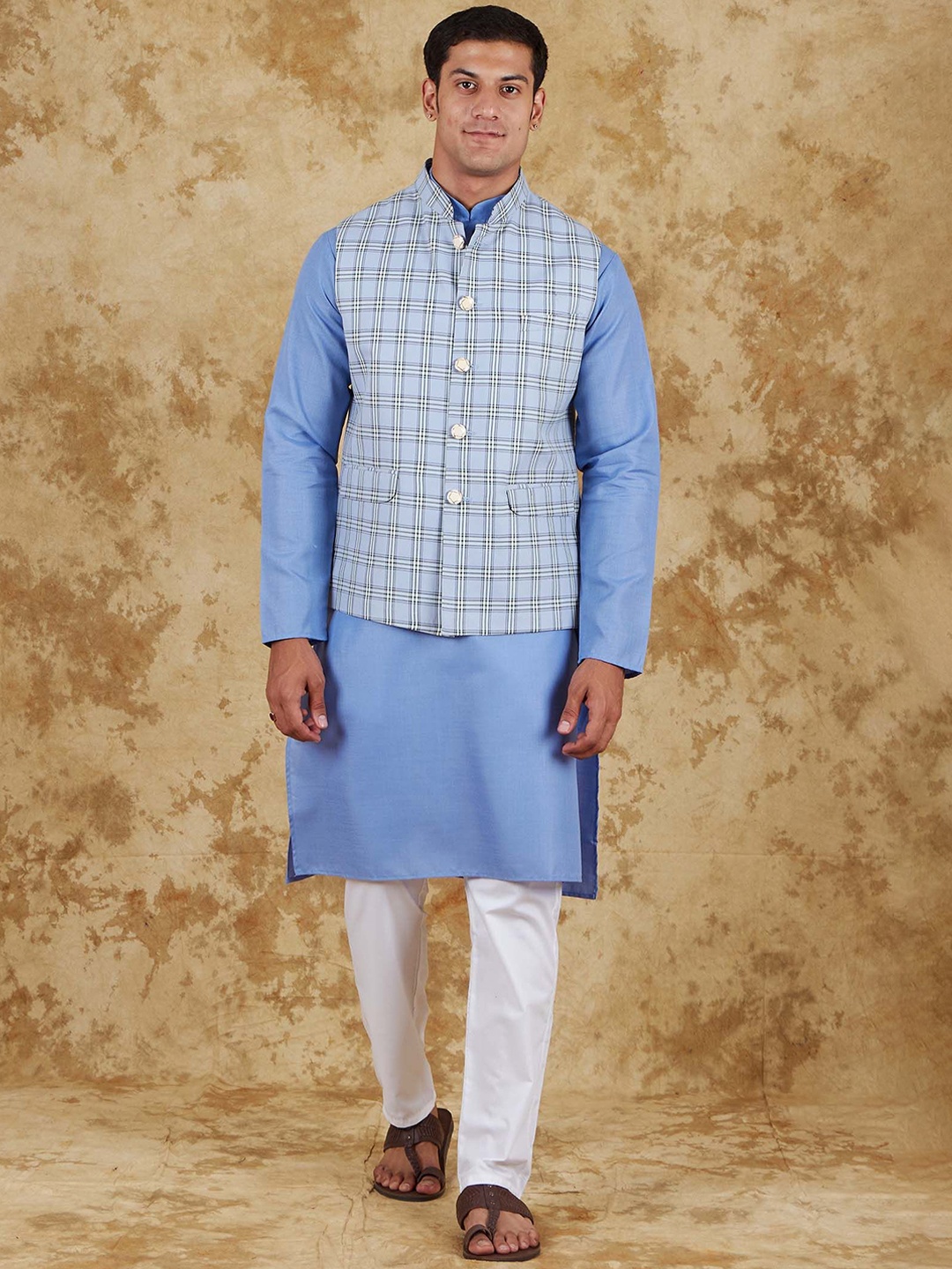 

BLUESAANCHI Mandarin Collar Straight Kurta With Trousers & Nehru jacket, Blue