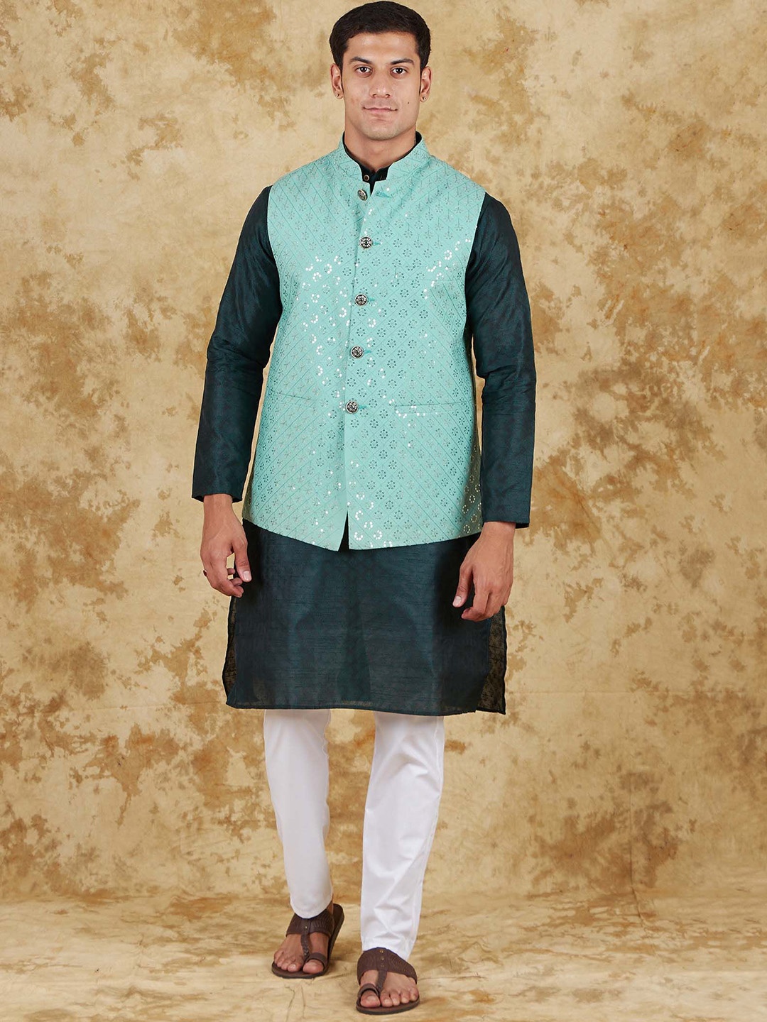 

BLUESAANCHI Mandarin Collar Regular Kurta with Trouser & Nehru jacket, Green