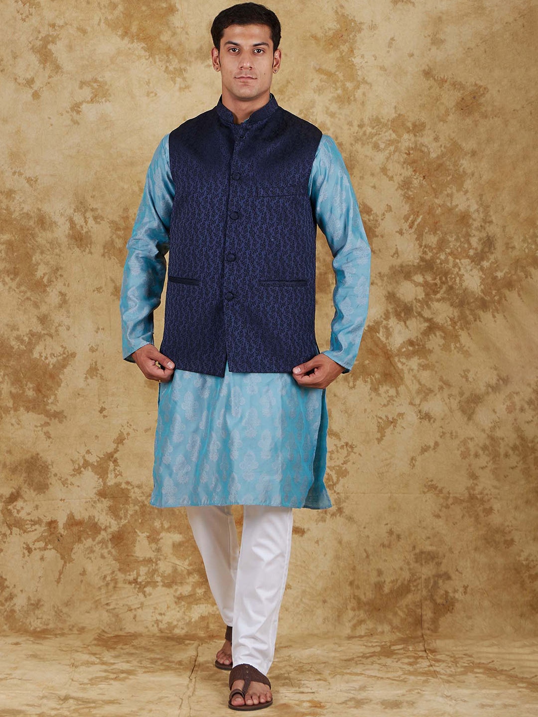 

BLUESAANCHI Floral Woven Design Mandarin Collar Regular Kurta with Trouser & Nehru jacket, Blue