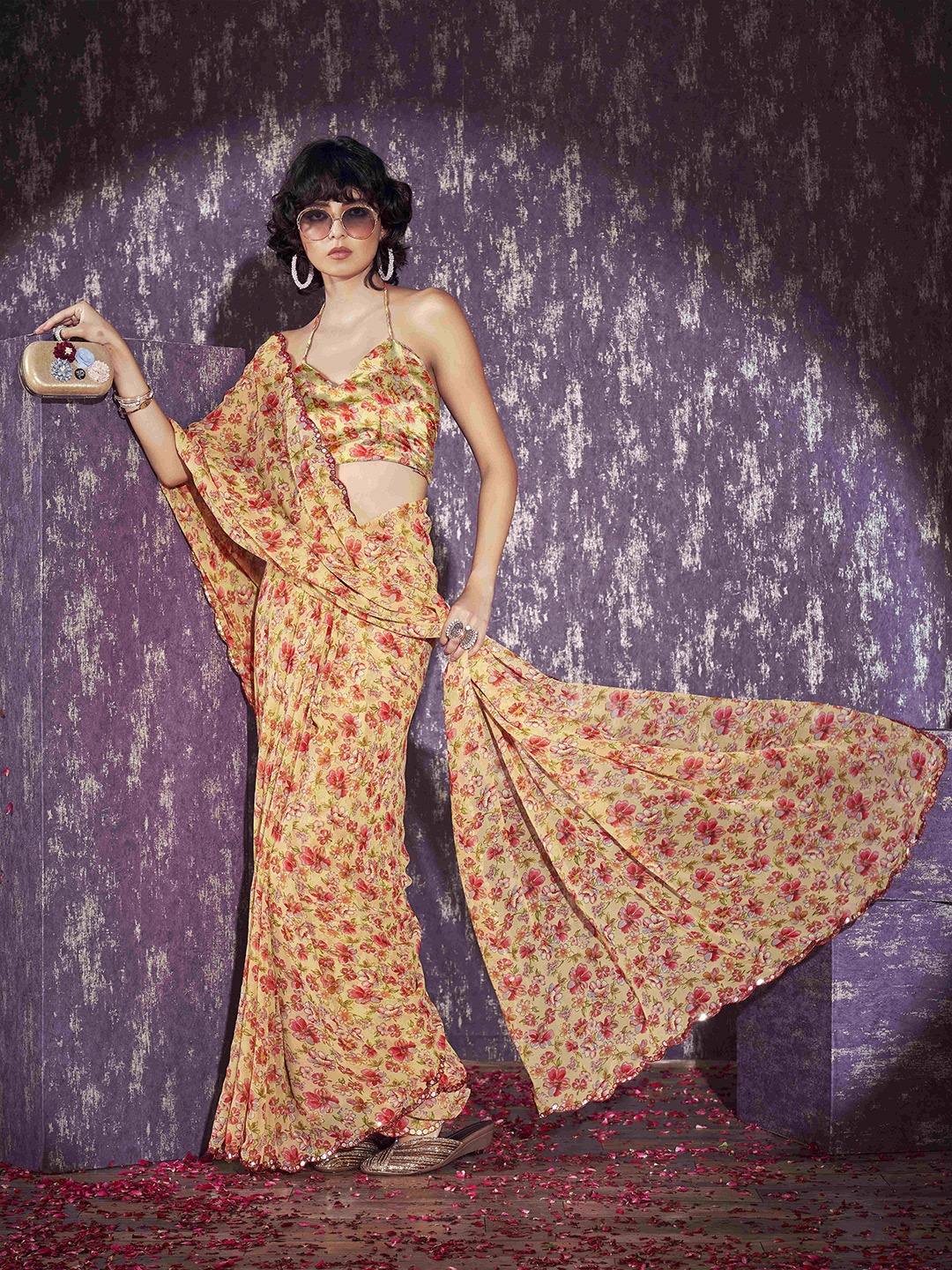 

Tikhi Imli Floral Embellished Sequinned Saree, Yellow