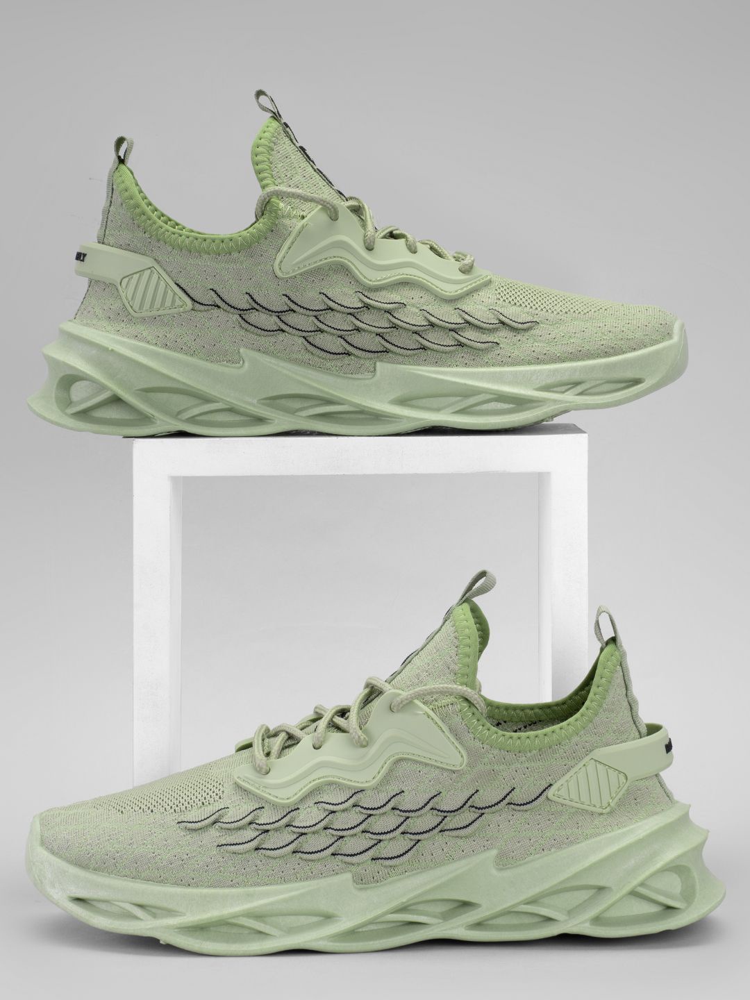 

RapidBox Men Textured Sneakers, Green