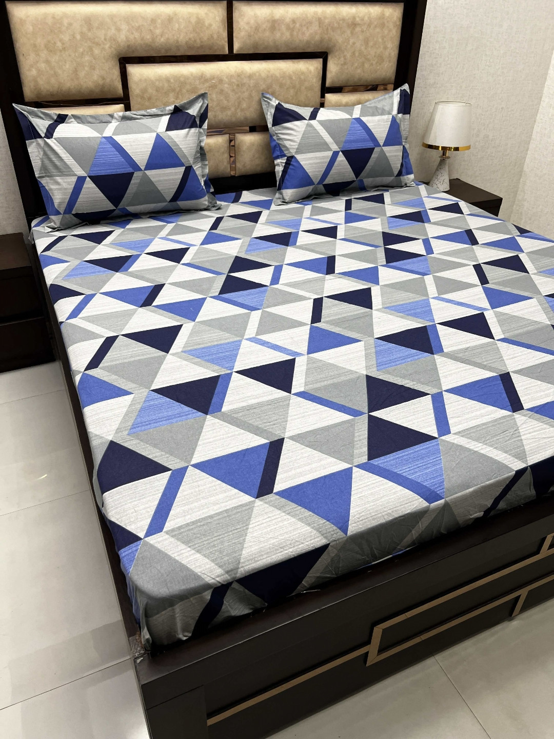 

Pure Decor Blue Printed Pure Cotton 350TC Fitted Super King Bedsheet With 2 Pillow Covers