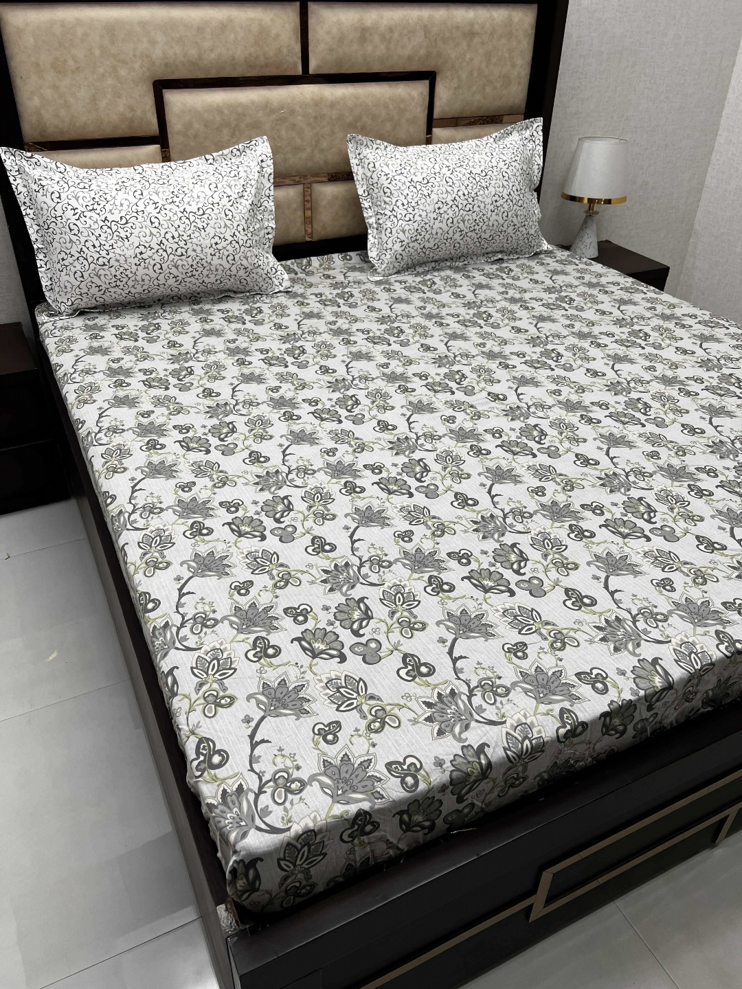 

Pure Decor Grey Floral 350 TC Fitted Pure Cotton King Bedsheet with 2 Pillow Covers