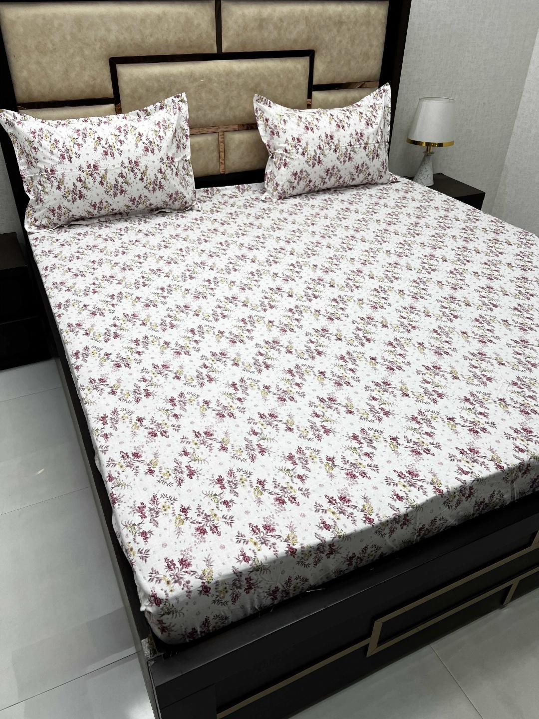 

Pure Decor White Printed Pure Cotton 350TC Fitted Super King Bedsheet With 2 Pillow Covers