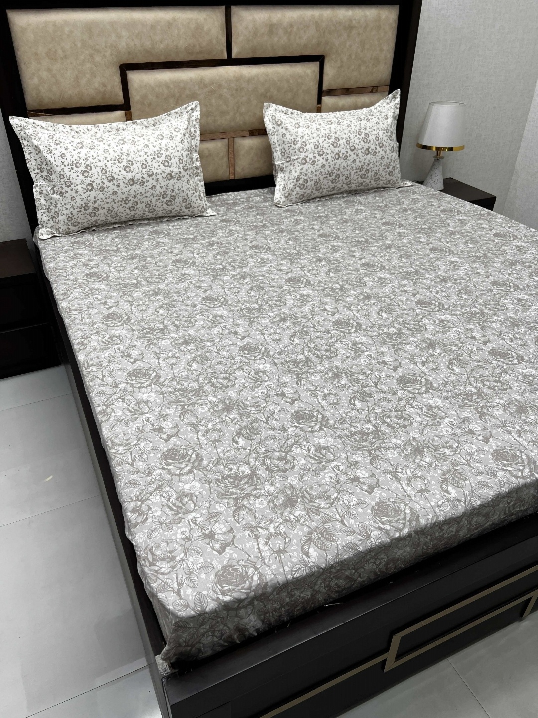 

Pure Decor Grey Printed Pure Cotton 350TC Fitted Super King Bedsheet With 2 Pillow Covers