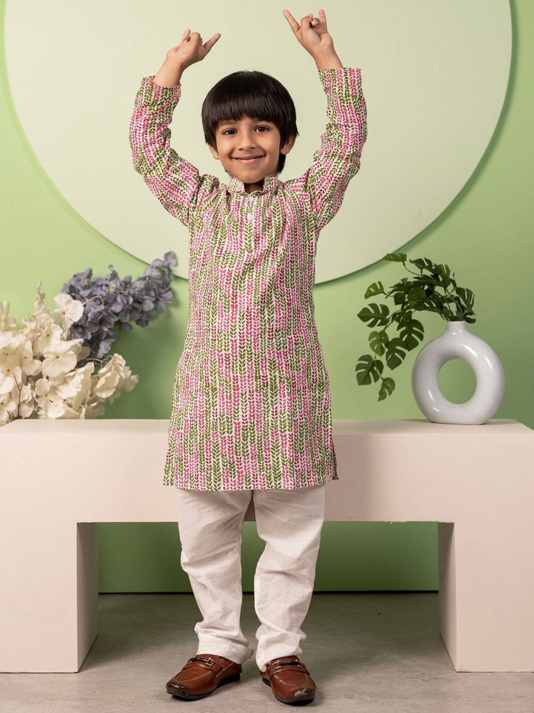 

Biglilpeople Boys Floral Printed Mandarin Collar Pure Cotton Straight Kurta With Pyjamas, Pink