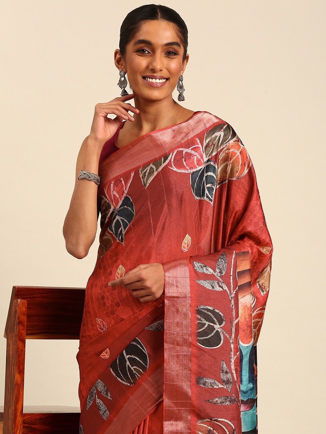 

SANGAM PRINTS Floral Printed Tussar Saree, Red
