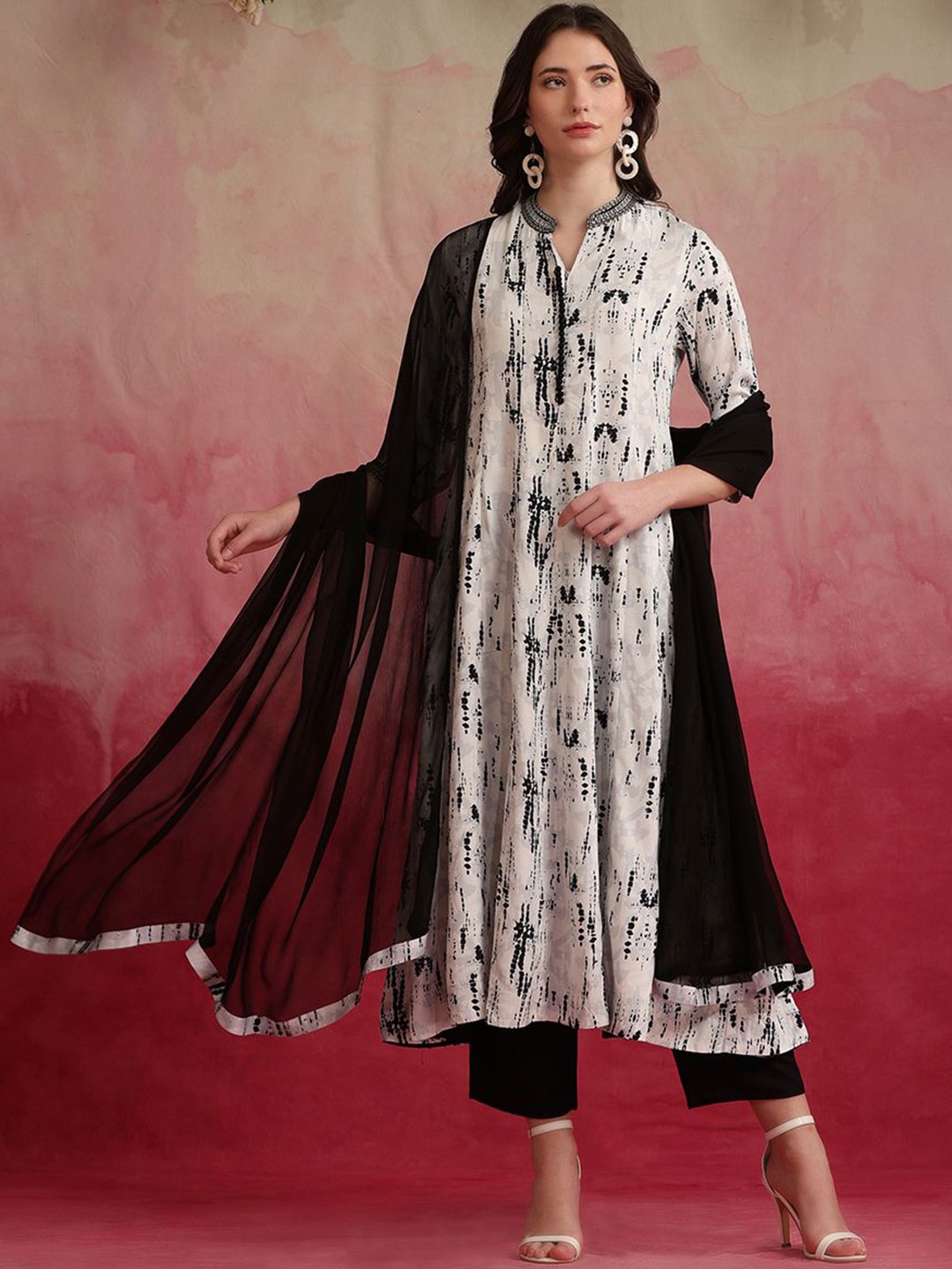 

Khushal K Abstract Printed Mandarin Collar A-Line Kurta with Trousers & Dupatta, Black