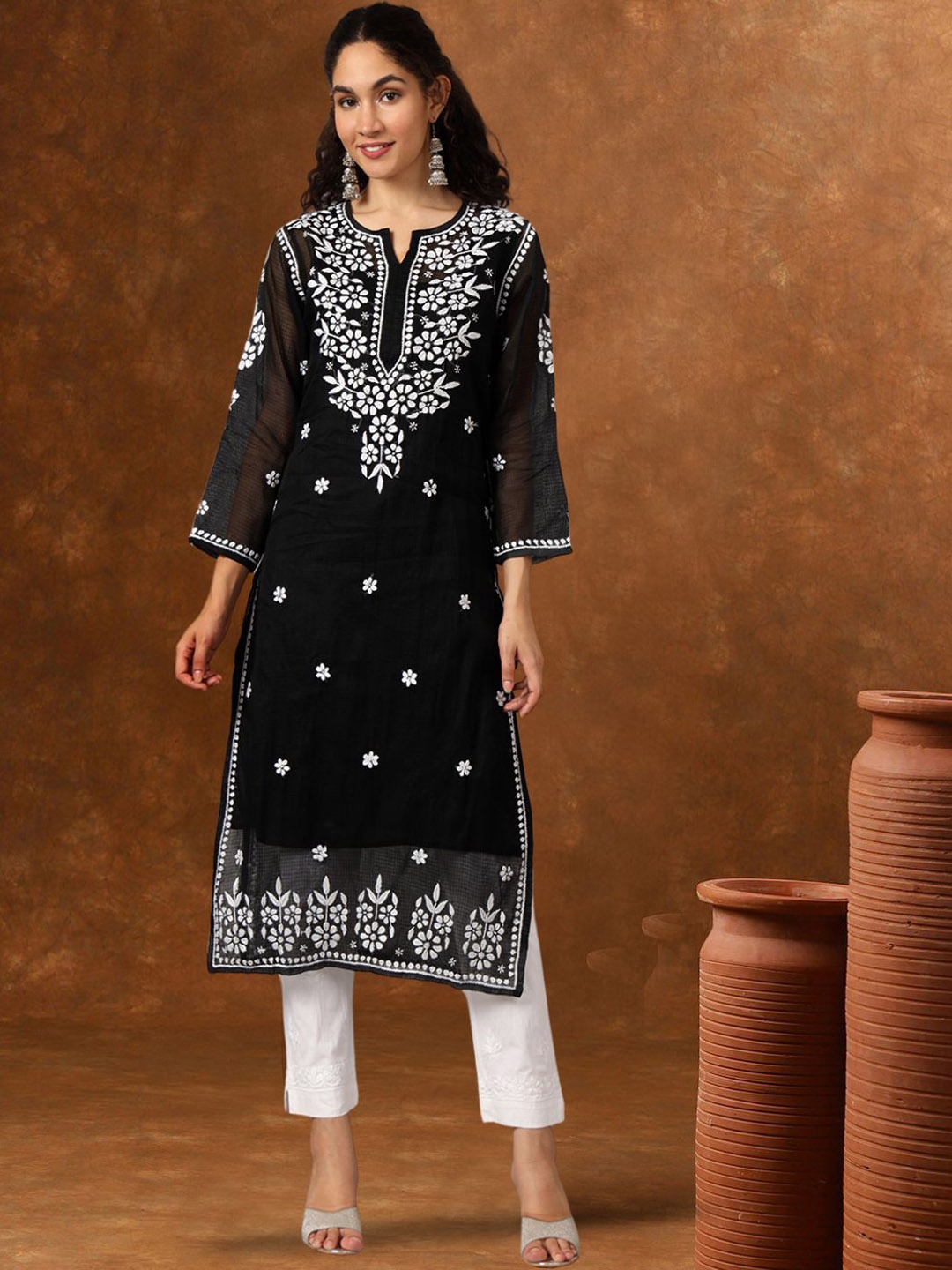 

PARAMOUNT CHIKAN Ethnic Motif Embroidered Lucknowi Chikankari Kurta With Inner Slip, Black