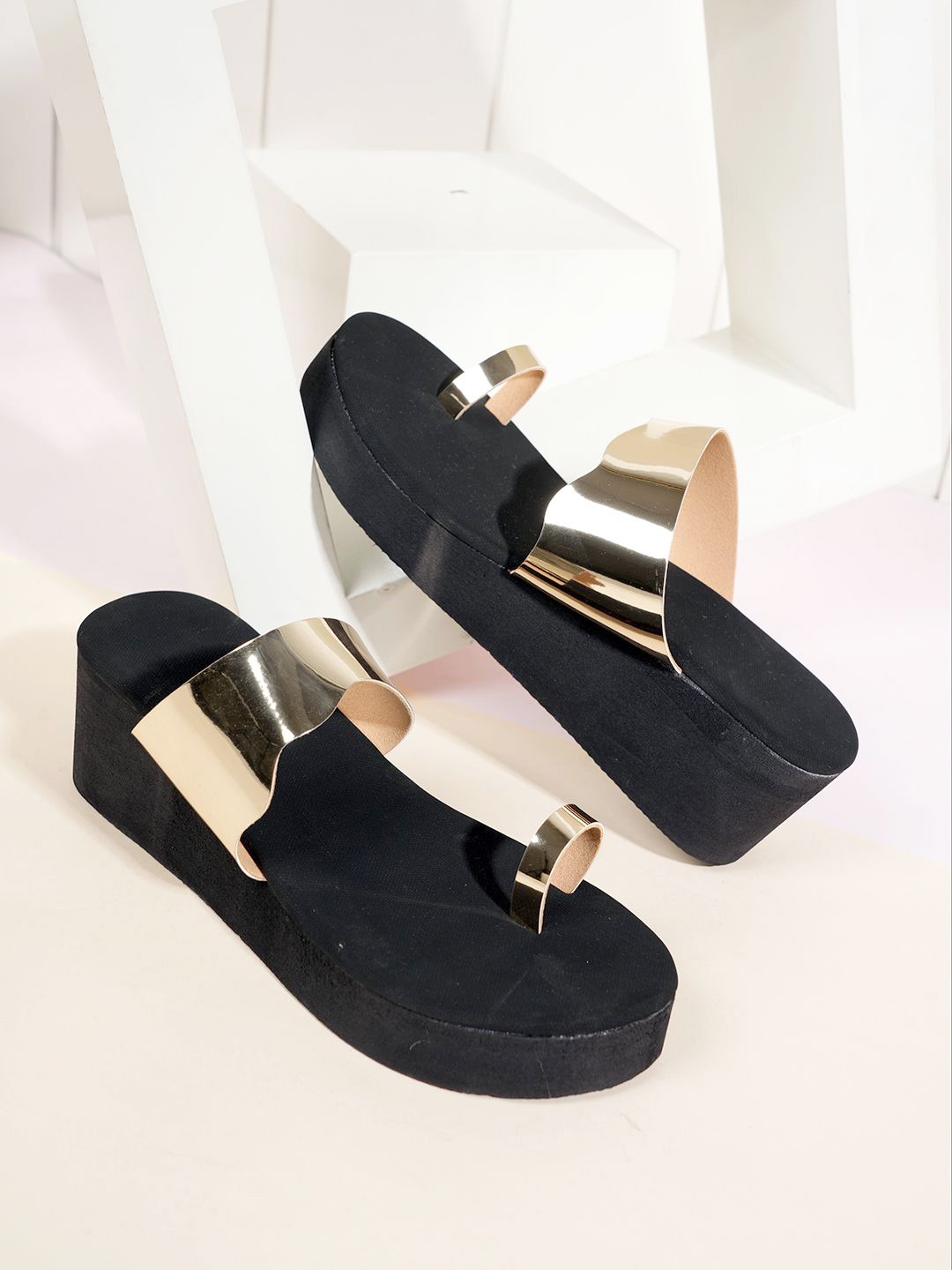 

SAPATOS Women Embellished Wedge Sandals, Gold