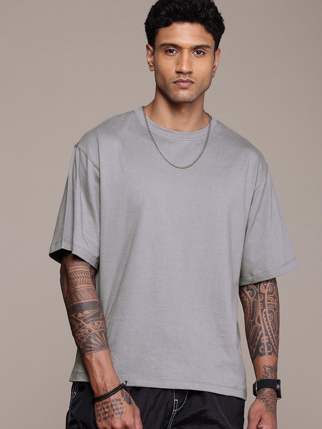 Roadster Men Drop-Shoulder Sleeves Oversized T-shirt, Steel