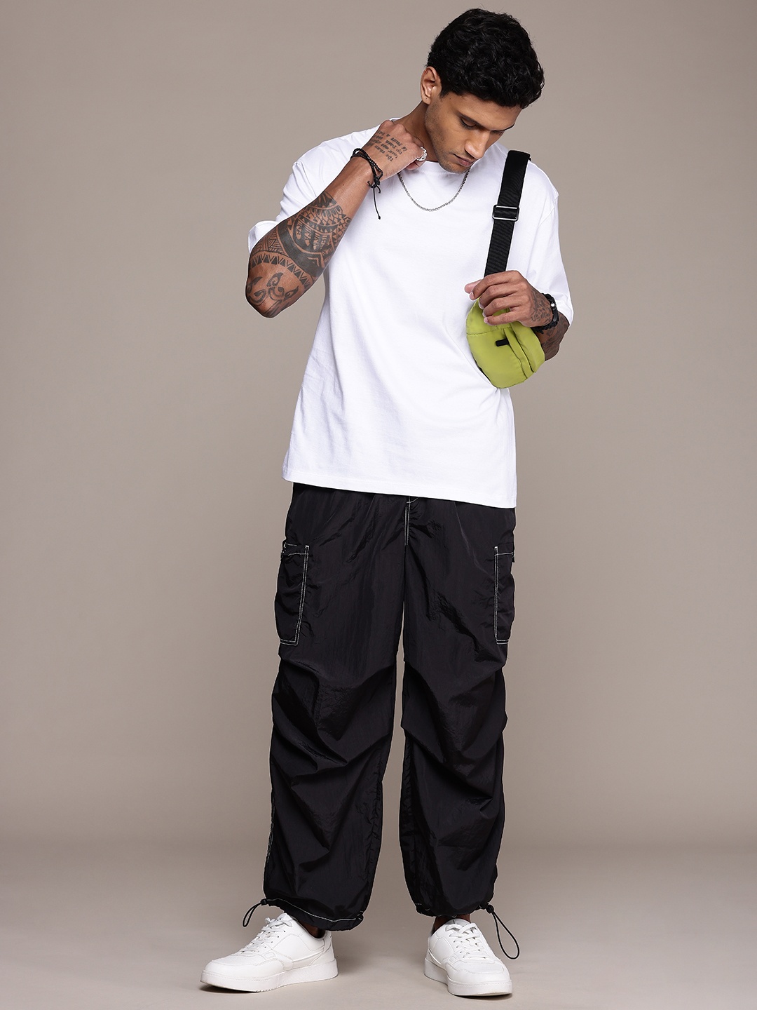 

Roadster Men Drop-Shoulder Sleeves Oversized T-shirt, White