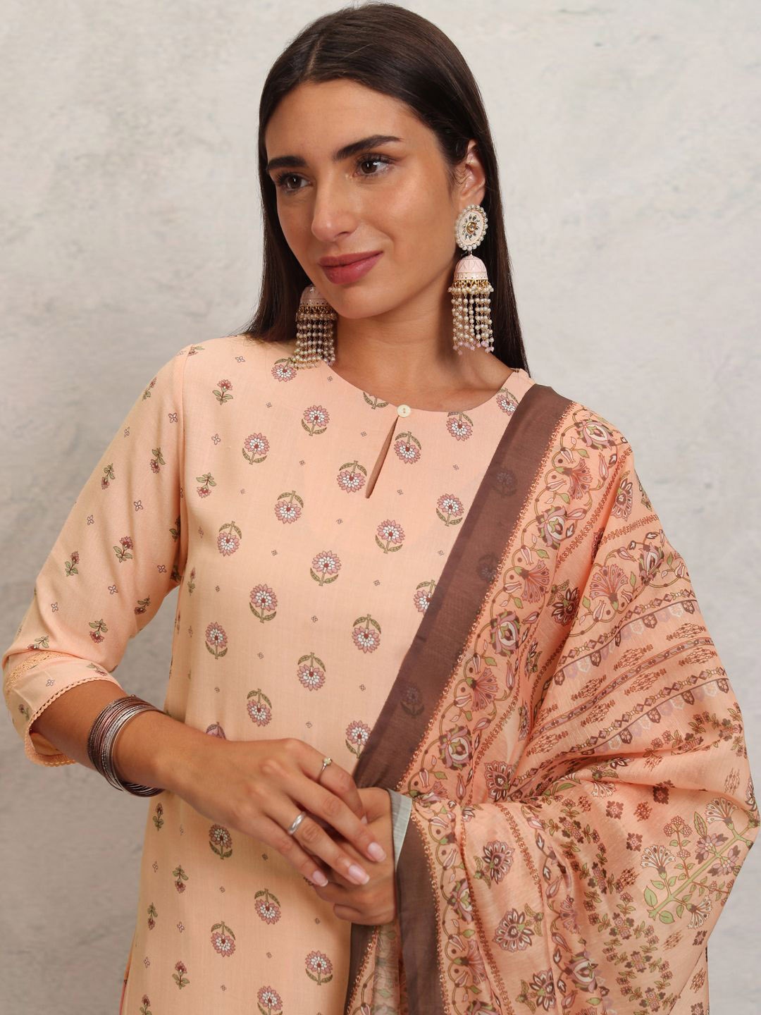 

KETCH Floral Printed Keyhole Neck Straight Kurta with Trousers & Dupatta, Peach