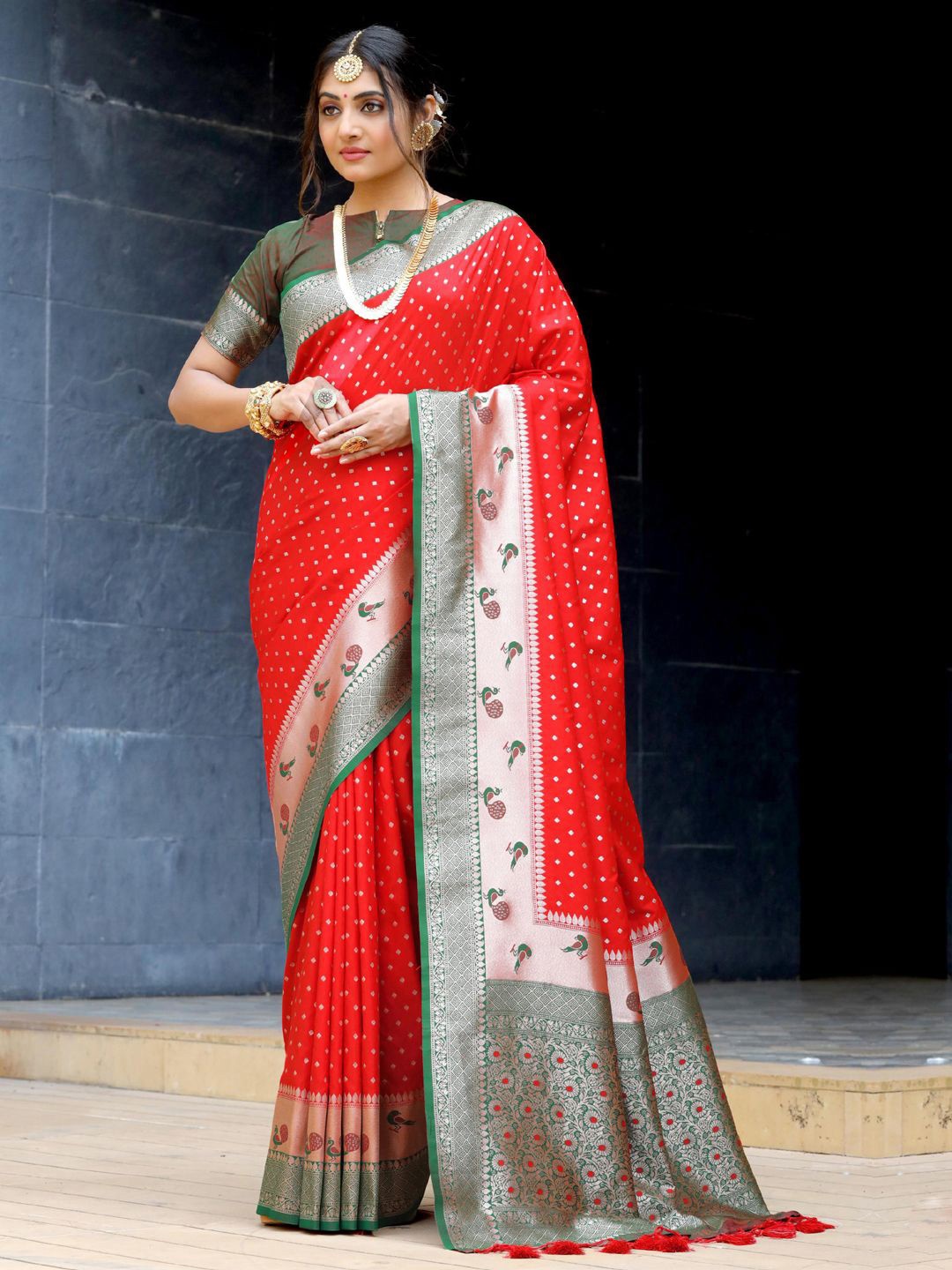 

Mitera Woven Design Ethnic Motifs Zari Paithani Saree, Red